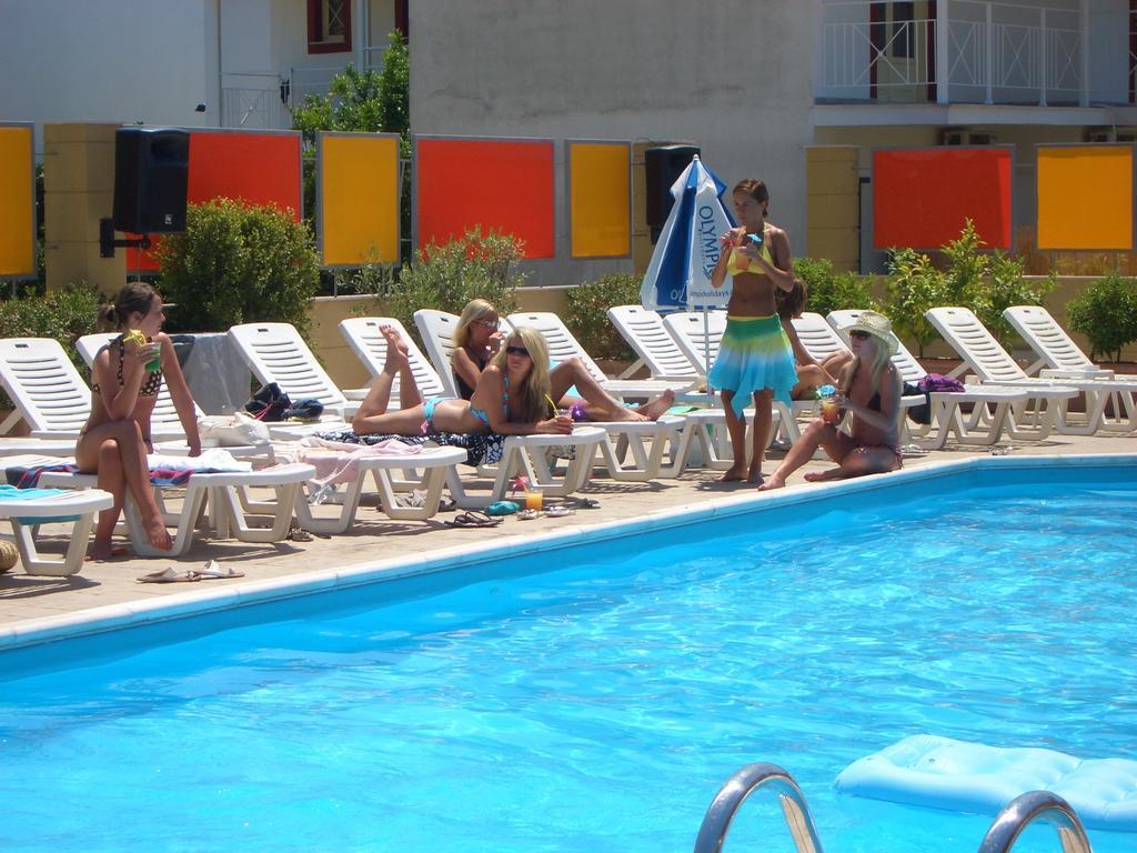 Kavos Central Gardens Aparthotel Exterior photo