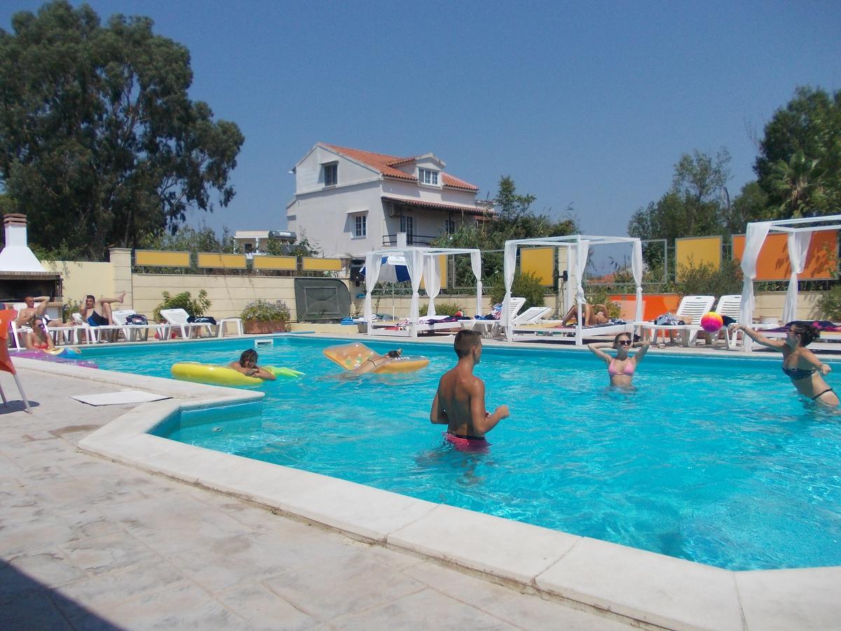 Kavos Central Gardens Aparthotel Exterior photo